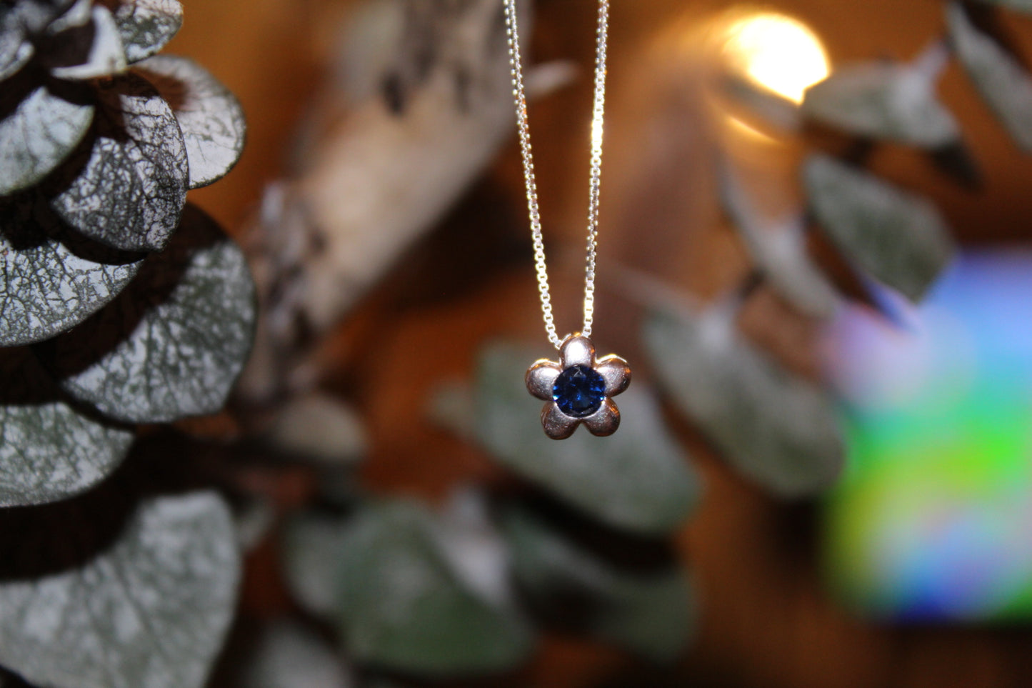 Collar Flor punto de luz